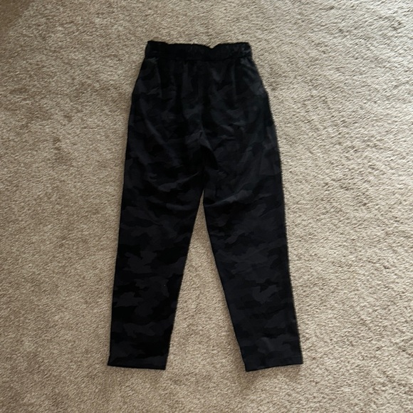 LULULEMON Ready to Rulu High-Rise Jogger
Full Length in Camo size 6 - Picture 2 of 4